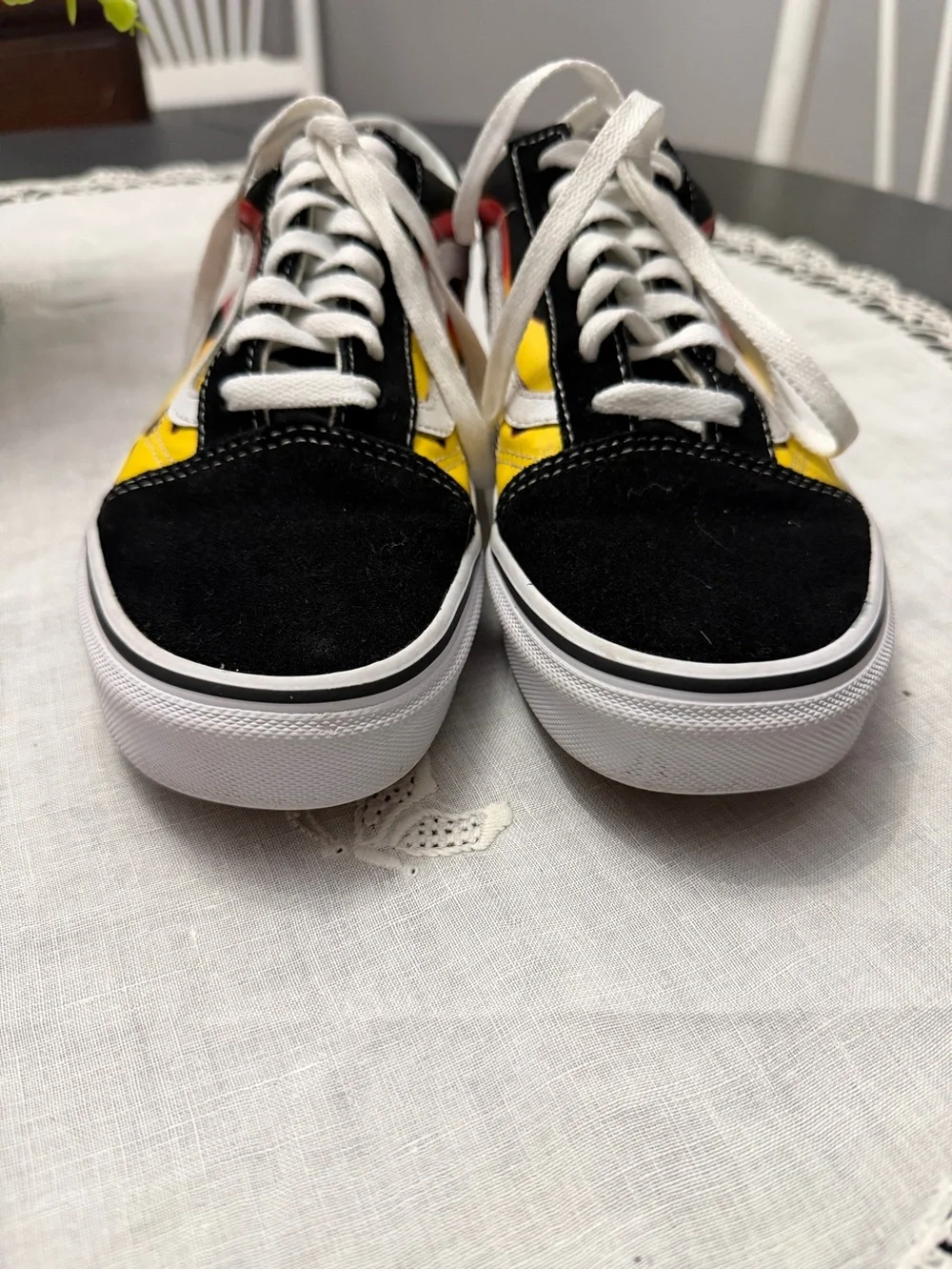 VANS OLD SKOOL FLAME SNEAKERS LOW TOP M: 6.0. W: 7.5
